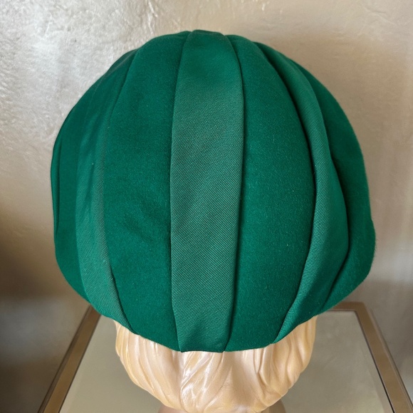 SPLENDID 1960s' DESIGNER EMERALD GREEN TAM & GROSGRAIN HAT - Picture 4 of 14